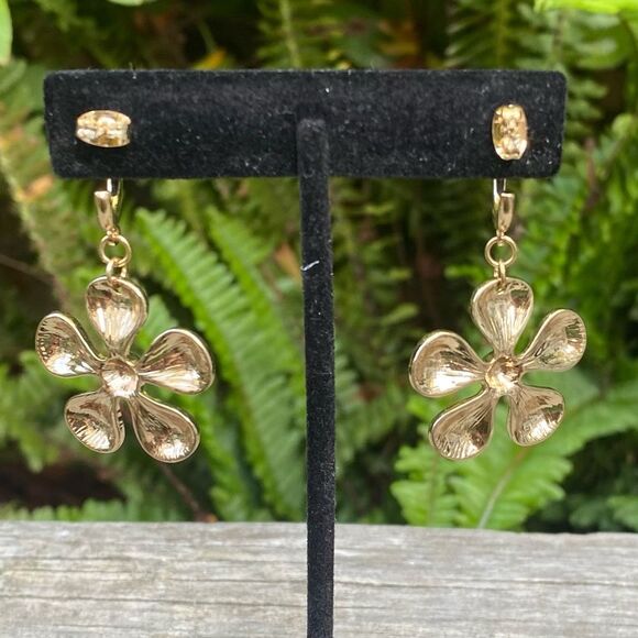 NWT New Urban Outfitters (UO) Gold Flower Hoop Earrings. Boho Garden Cottagecore - Picture 4 of 6